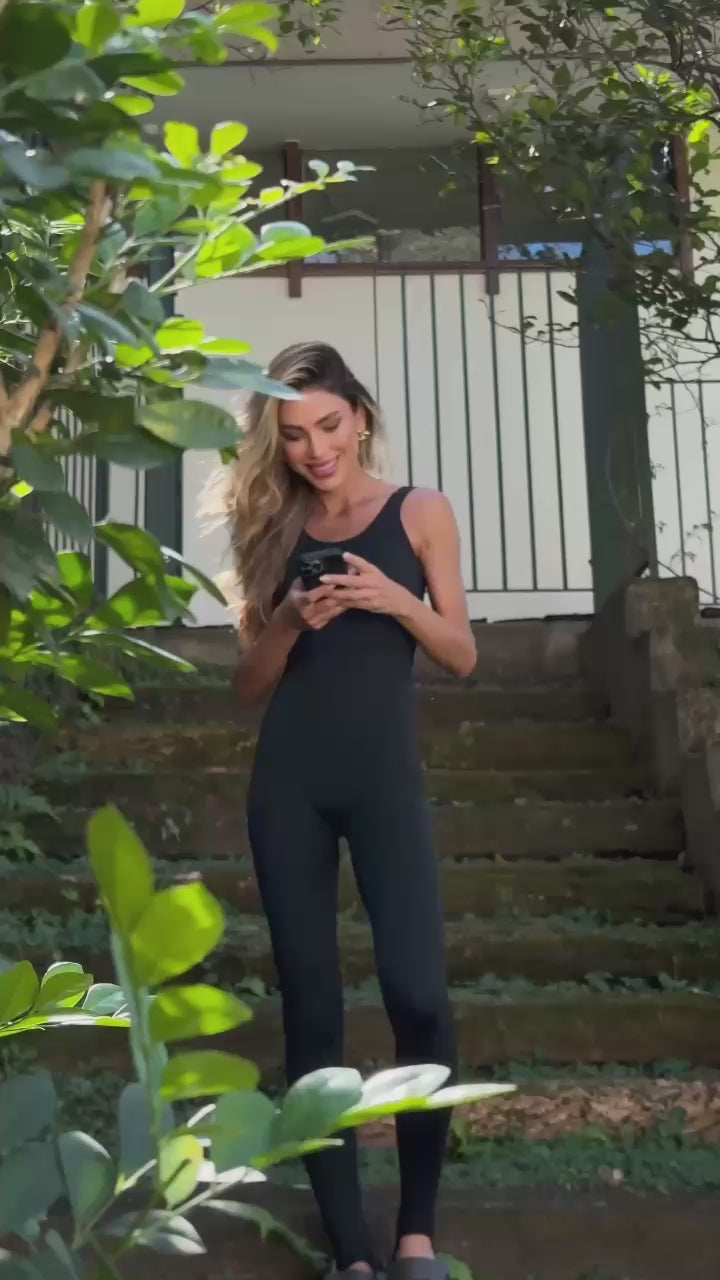 Macacão Gisele tecido dark preto